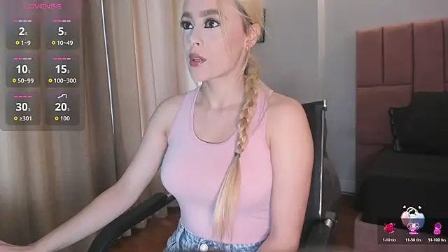 miacarperr1 online show from April 18, 9:15 pm