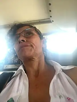 MireyaTorresGu online show from January 7, 8:01 pm