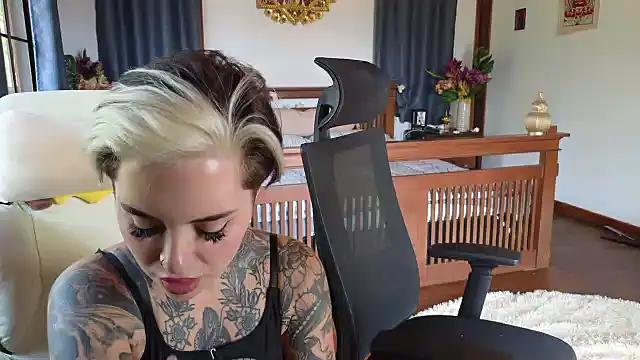 Alexandersonxo online show from March 7, 6:42 am