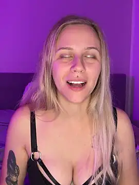 lunawolf21 online show from October 22, 6:51 am