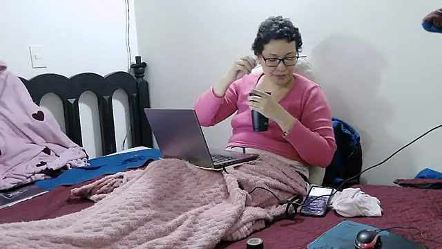 luxandracon23 online show from April 14, 10:10 pm