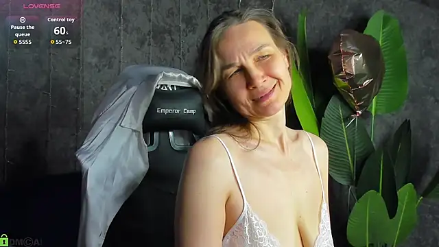 Lillian White online show from February 23, 1:28 am