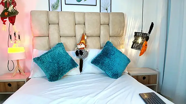 AdharaSmithh online show from October 29, 7:49 pm