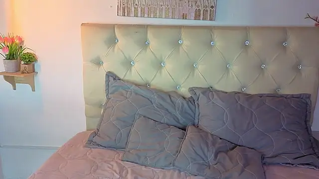 ShyVibes  online show from March 4, 8:04 pm