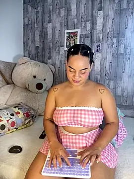 Violetrousse online show from November 4, 1:16 pm