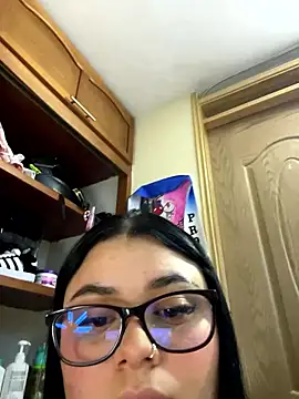 alissonfernandez  online show from January 14, 11:32 pm