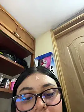 alissonfernandez  online show from February 28, 10:42 pm