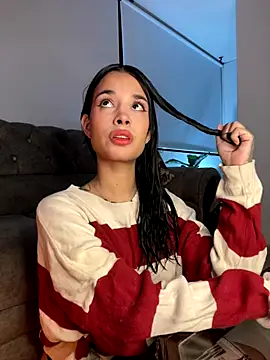 Snapshot of alessia_iris19 chatting on September 25, 2:43 am alessia iris19 online show from September 25, 2:43 am