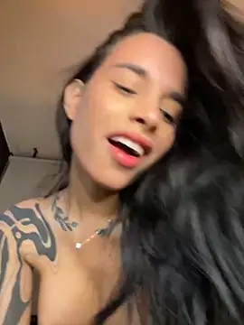 Snapshot of alessia_iris19 chatting on October 25, 1:13 am alessia iris19 online show from October 25, 1:13 am