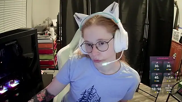 LilyFoxxx online show from July 13, 5:30 am