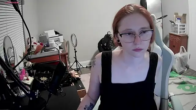 LilyFoxxx online show from October 1, 3:11 am