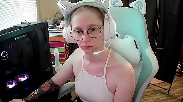 LilyFoxxx online show from July 3, 11:00 pm