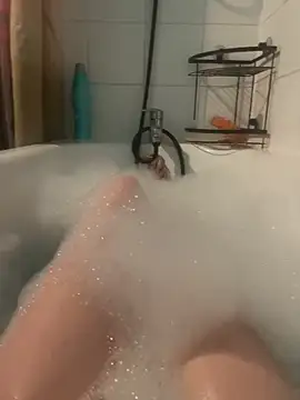 liloucamchaudee online show from January 16, 9:00 pm