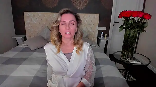 Snapshot of AllisonWilliams chatting on September 14, 5:00 pm AllisonWilliams online show from September 14, 5:00 pm