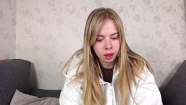 sofiaa here online show from April 26, 11:57 pm