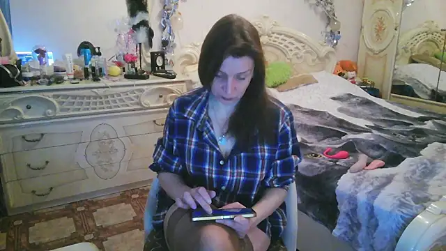 Debra Phoenix online show from April 9, 10:26 pm