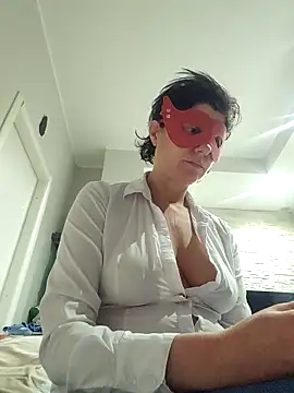 Vagabondainnamorata online show from April 18, 3:42 am