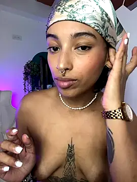 LollaByer online show from December 5, 9:05 pm