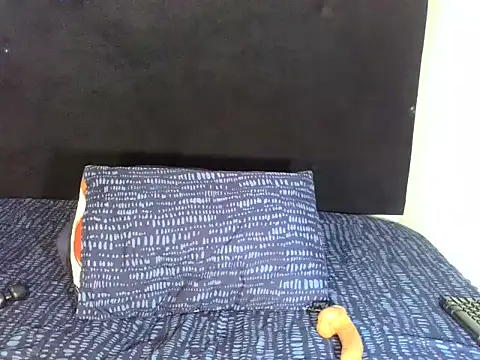 RayaBae online show from November 24, 10:45 pm