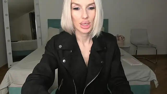 Snapshot of Lana_kitty__ chatting on October 22, 1:32 am Lana kitty online show from October 22, 1:32 am