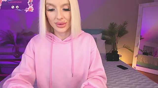 Lana kitty   online show from March 31, 9:48 pm