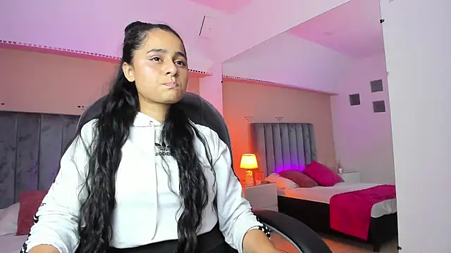 Giselle Roldan online show from June 3, 3:29 am