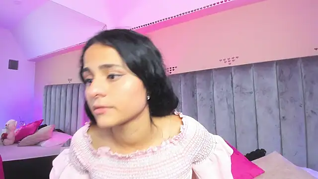 Giselle Roldan online show from December 5, 4:56 am