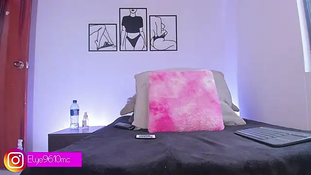 ellie mcdonald online show from December 1, 9:39 pm