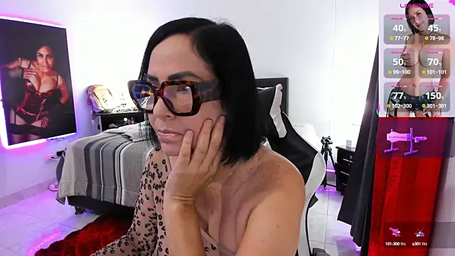 Snapshot of RubyBonnet_ chatting on October 16, 10:18 am RubyBonnet online show from October 16, 10:18 am