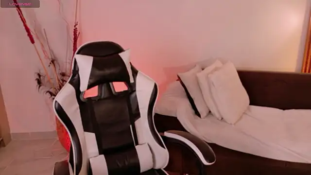 AnabelWolf online show from March 25, 3:37 pm