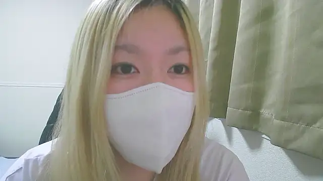 Snapshot of Remi_official chatting on October 12, 8:00 pm Remi official online show from October 12, 8:00 pm