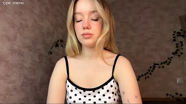 cutiemia0 online show from June 7, 4:52 am