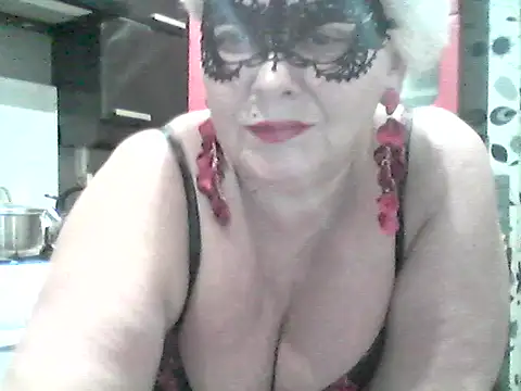 Lisa Suzie online show from February 13, 3:13 pm