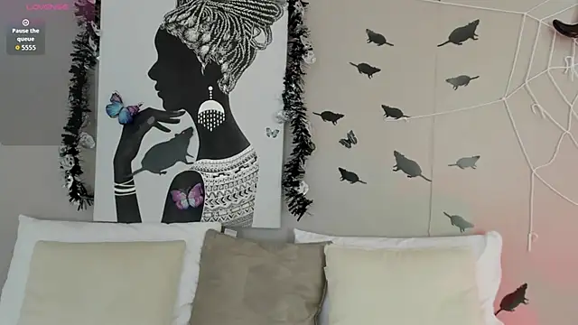 Adelesmithh online show from October 31, 12:09 pm