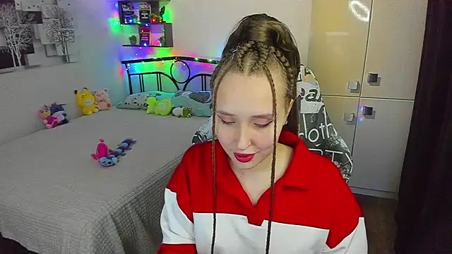 LinaTruly online show from April 18, 9:15 pm