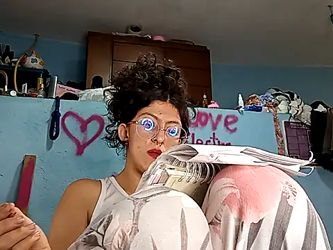 Snapshot of LoveElectra chatting on October 2, 3:06 pm LoveElectra online show from October 2, 3:06 pm