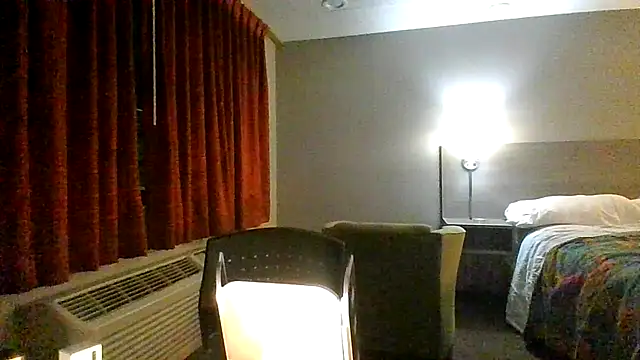 LuckiXCX online show from February 9, 9:33 am