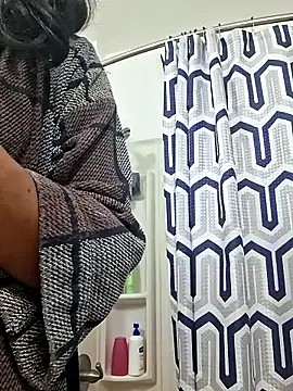 LuckiXCX online show from April 6, 8:37 am