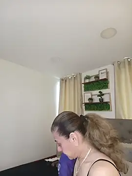 sasi luna online show from February 4, 2:20 pm