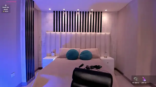 MiaFarrell  online show from January 9, 7:40 pm