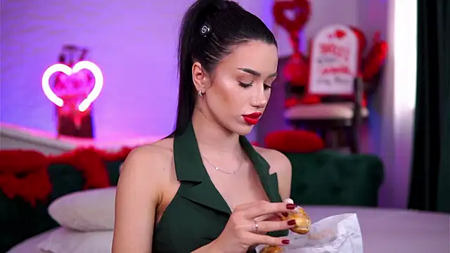 Jenna Day online show from February 5, 7:33 am