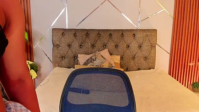 charlottee white online show from January 8, 11:09 pm