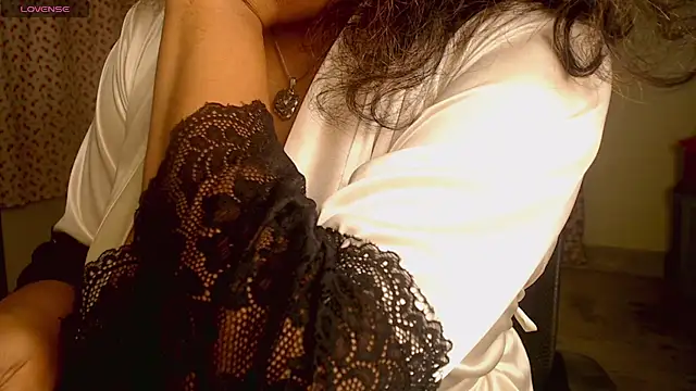 hot menka online show from November 13, 6:40 pm