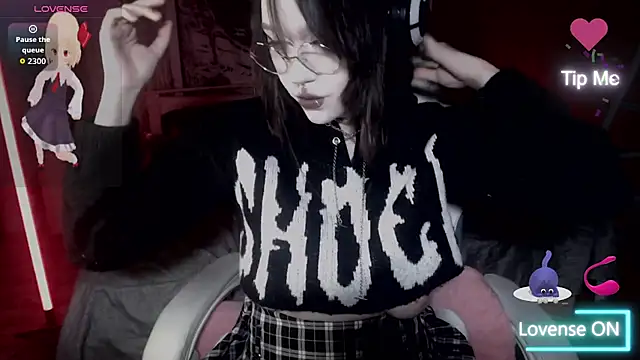 Snapshot of chloe_crystall_killer chatting on October 21, 1:15 pm chloe crystall killer online show from October 21, 1:15 pm