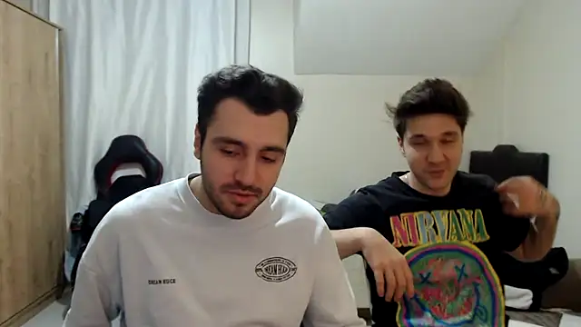 Snapshot of handsomeee04 chatting on October 15, 8:11 pm handsomeee04 online show from October 15, 8:11 pm