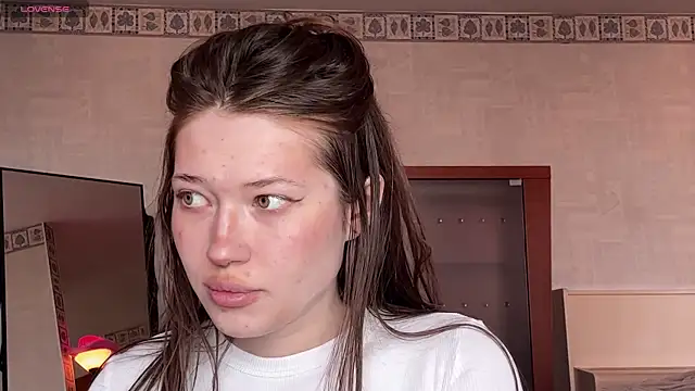 eva varnerr online show from April 19, 1:55 pm