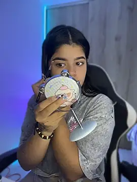 pretty angela1 online show from April 21, 5:03 am