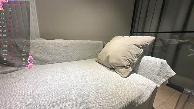 avroramey online show from February 8, 4:22 pm