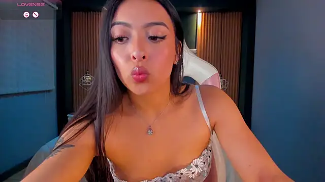 Snapshot of Camila_dupont chatting on October 2, 4:28 am Camila dupont online show from October 2, 4:28 am