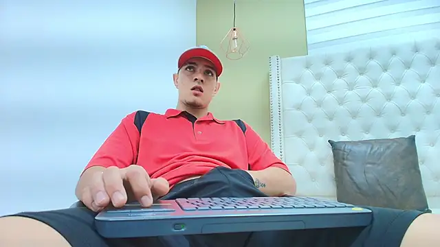 DAVID VICTORIAA online show from November 27, 1:25 pm